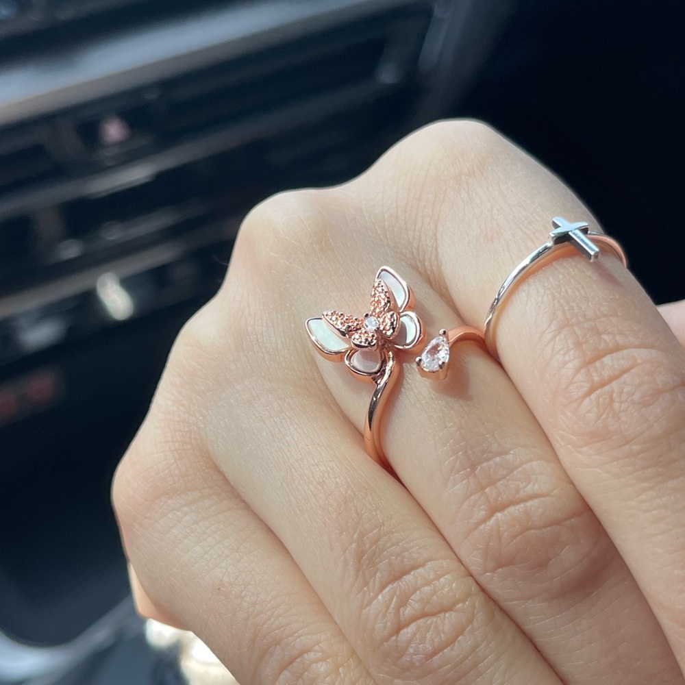 Selling my rose gold ring butterfly
